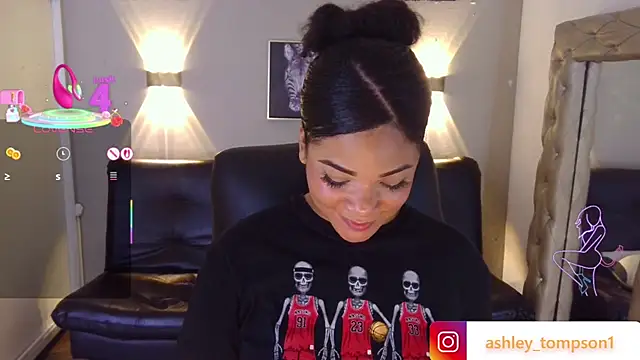 ashley Tompson1 online show from March 13, 3:39 pm