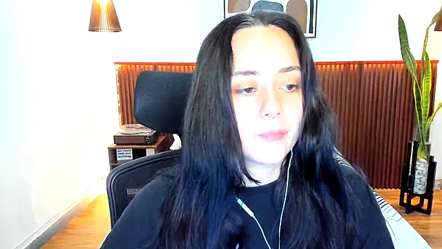 KatherineBond online show from December 5, 7:10 pm