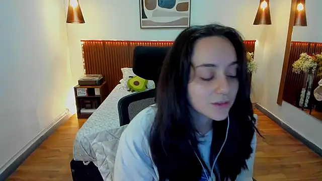Snapshot of KatherineBond chatting on May 26, 7:10 pm KatherineBond online show from May 26, 7:10 pm