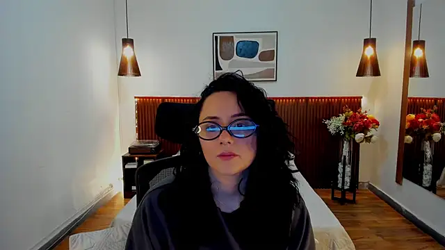Snapshot of KatherineBond chatting on August 5, 4:10 pm KatherineBond online show from August 5, 4:10 pm