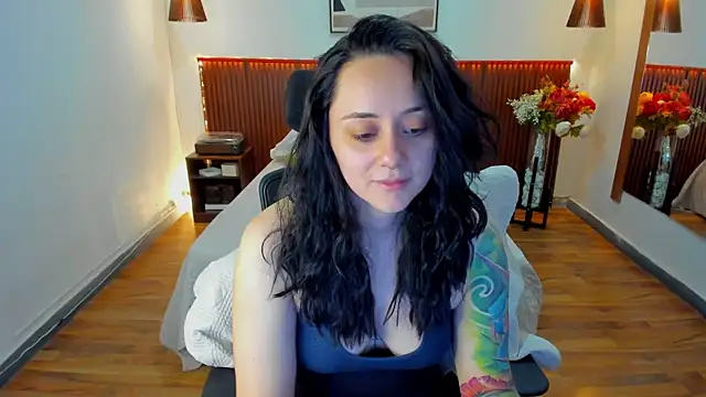 Snapshot of KatherineBond chatting on August 6, 6:21 pm KatherineBond online show from August 6, 6:21 pm