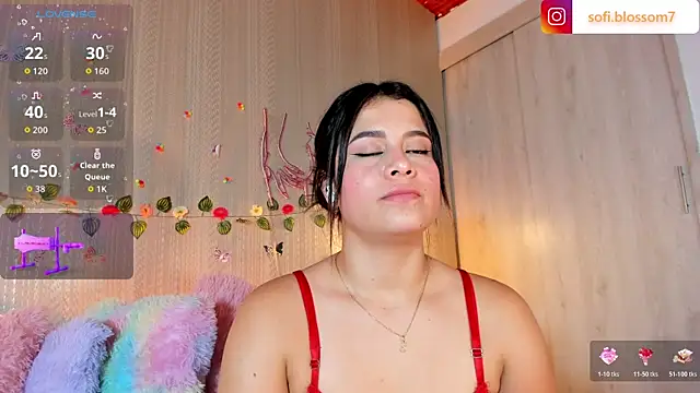 Snapshot of Sofi_Blossom chatting on June 11, 12:32 am Sofi Blossom online show from June 11, 12:32 am