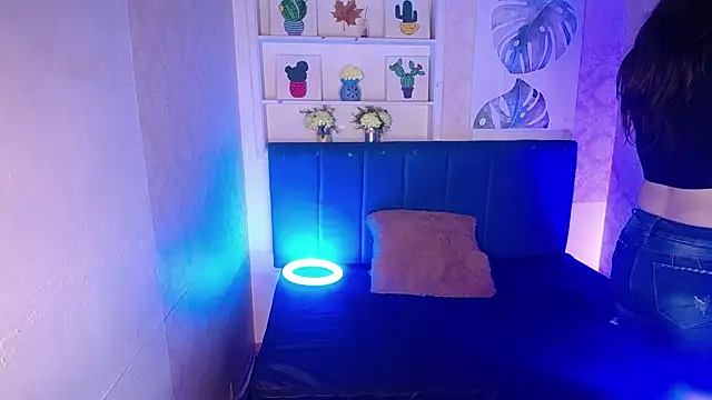 Snapshot of AnnaliOlsenX chatting on February 19, 1:50 pm AnnaliOlsenX online show from February 19, 1:50 pm