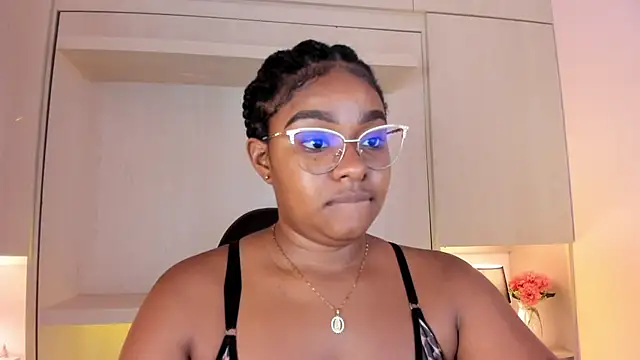 tamaraa smiith online show from November 3, 7:37 pm