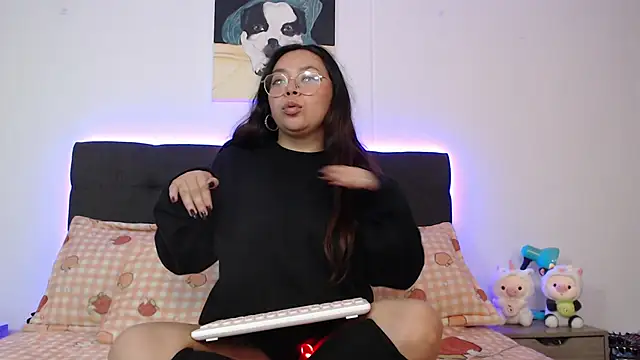 Peach-Lawrence online show from December 3, 9:56 pm