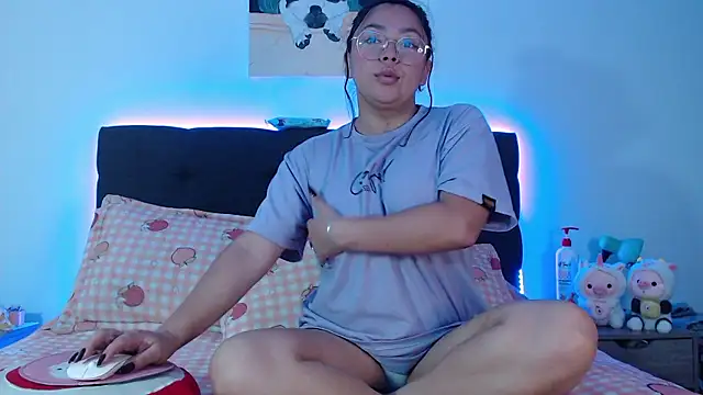 Peach-Lawrence online show from December 6, 5:33 pm