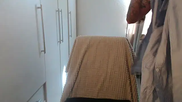 Snapshot of Davinja chatting on April 28, 9:03 am Davinja online show from April 28, 9:03 am