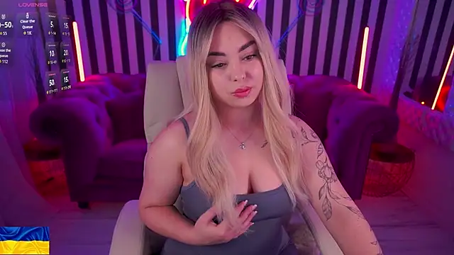 SusieWood online show from April 22, 8:10 pm