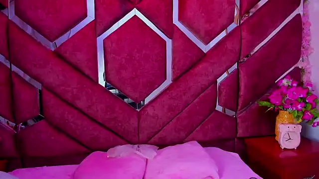 Snapshot of milly_print chatting on December 2, 2:28 am milly print online show from December 2, 2:28 am