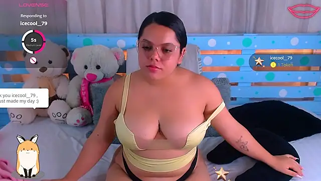 Snapshot of Sara-04 chatting on December 23, 11:39 pm Sara-04 online show from December 23, 11:39 pm