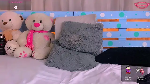 Snapshot of Sara-04 chatting on December 24, 2:43 am Sara-04 online show from December 24, 2:43 am