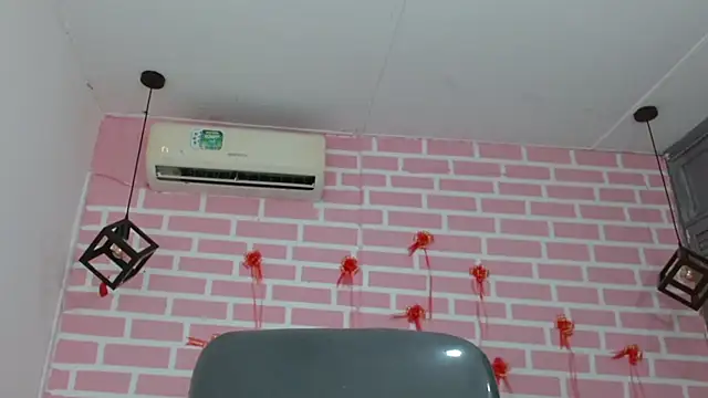 Snapshot of emy_0 chatting on February 21, 8:16 pm emy 0 online show from February 21, 8:16 pm