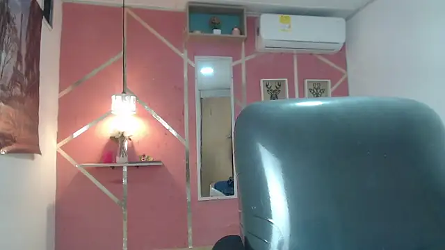 Snapshot of emy_0 chatting on February 25, 3:20 am emy 0 online show from February 25, 3:20 am