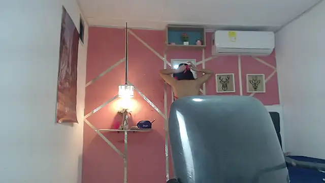 Snapshot of emy_0 chatting on February 27, 3:25 am emy 0 online show from February 27, 3:25 am