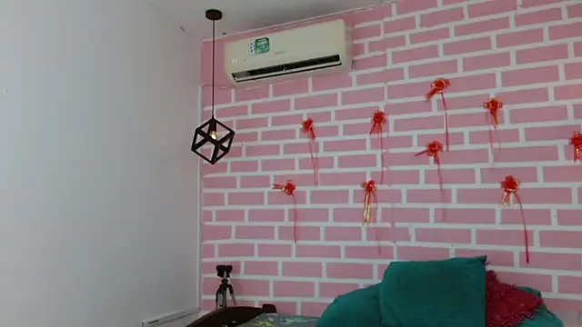 Snapshot of emy_0 chatting on February 27, 8:09 pm emy 0 online show from February 27, 8:09 pm