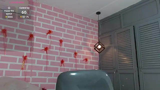 Snapshot of emy_0 chatting on March 2, 7:12 pm emy 0 online show from March 2, 7:12 pm