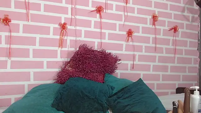 Snapshot of emy_0 chatting on March 7, 6:24 am emy 0 online show from March 7, 6:24 am