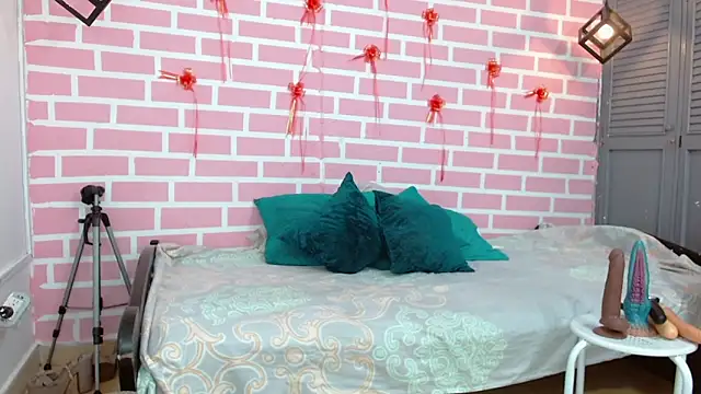 Snapshot of emy_0 chatting on March 13, 3:22 am emy 0 online show from March 13, 3:22 am