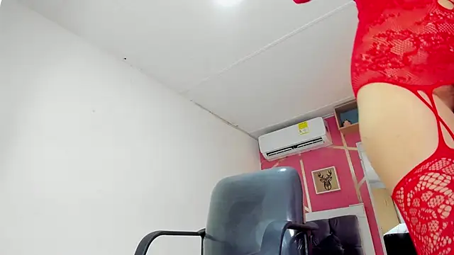 Snapshot of emy_0 chatting on March 20, 9:59 am emy 0 online show from March 20, 9:59 am