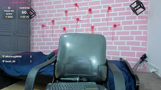 Snapshot of emy_0 chatting on March 23, 5:32 am emy 0 online show from March 23, 5:32 am