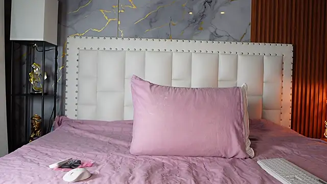 Snapshot of indianschoolgirl chatting on May 23, 7:40 pm indianschoolgirl online show from May 23, 7:40 pm