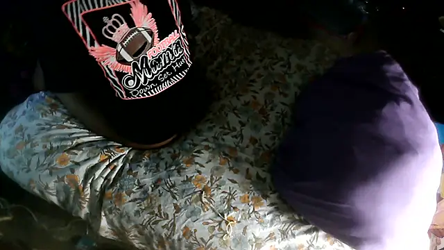 Snapshot of EbonyFetishQueen chatting on June 11, 2:53 am EbonyFetishQueen online show from June 11, 2:53 am