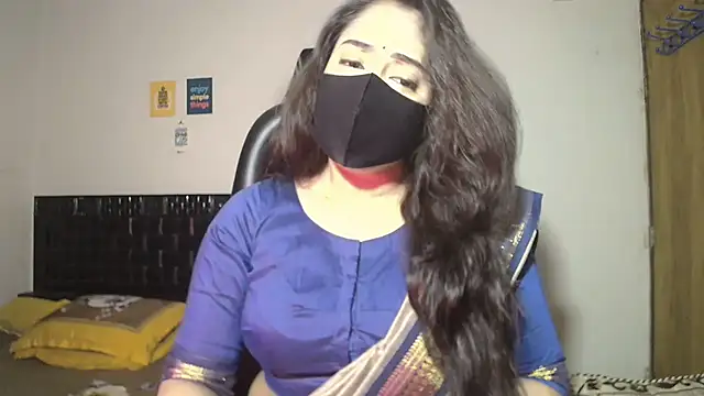 Most-Beautiful-Queen online show from February 5, 7:40 pm