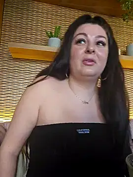 Snapshot of Britishbella chatting on January 3, 2:19 pm Britishbella online show from January 3, 2:19 pm