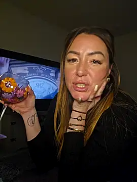 Snapshot of Britishbella chatting on January 11, 3:13 am Britishbella online show from January 11, 3:13 am