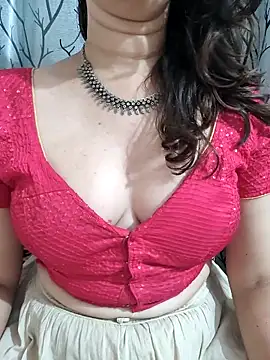 Brown Maxi online show from March 2, 6:30 pm