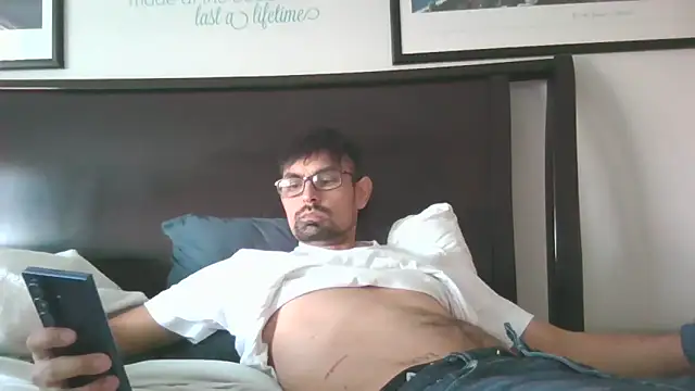 Snapshot of spence204011 chatting on February 14, 5:21 pm spence204011 online show from February 14, 5:21 pm