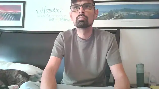 Snapshot of spence204011 chatting on March 15, 6:36 pm spence204011 online show from March 15, 6:36 pm