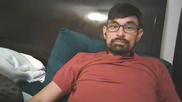 Snapshot of spence204011 chatting on March 17, 12:37 am spence204011 online show from March 17, 12:37 am