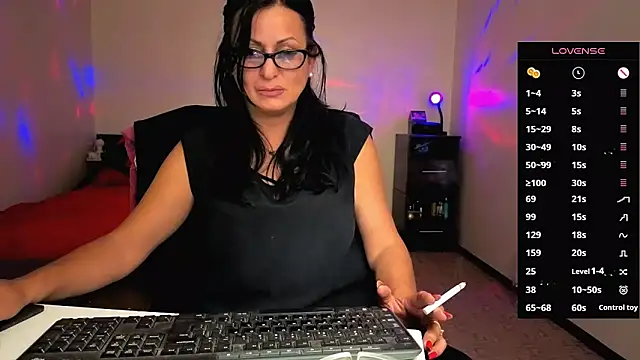 Snapshot of YourDreamLoverr chatting on September 24, 10:35 pm YourDreamLoverr online show from September 24, 10:35 pm