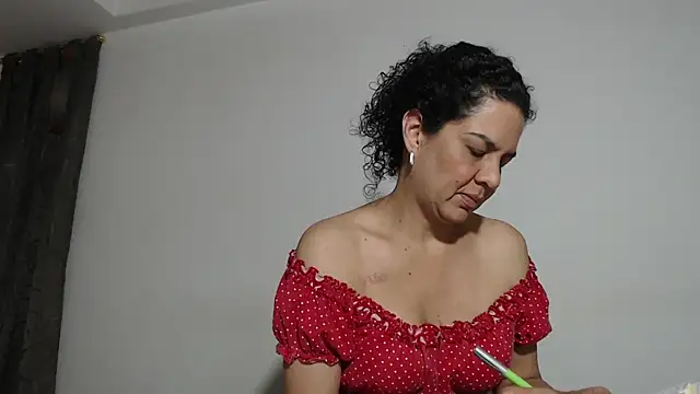 Snapshot of Sharickleon11 chatting on February 24, 11:58 pm Sharickleon11 online show from February 24, 11:58 pm