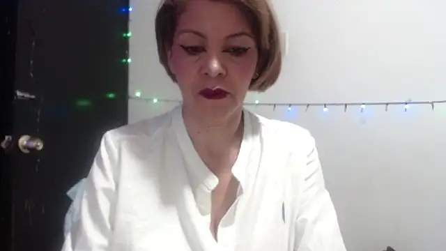 Snapshot of electra-mommy chatting on June 10, 10:03 am electra-mommy online show from June 10, 10:03 am