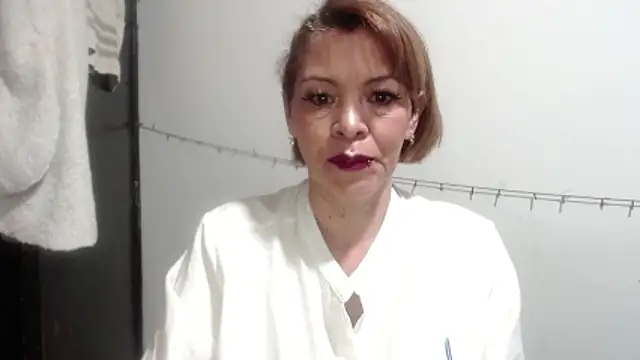 Snapshot of electra-mommy chatting on June 20, 11:13 am electra-mommy online show from June 20, 11:13 am