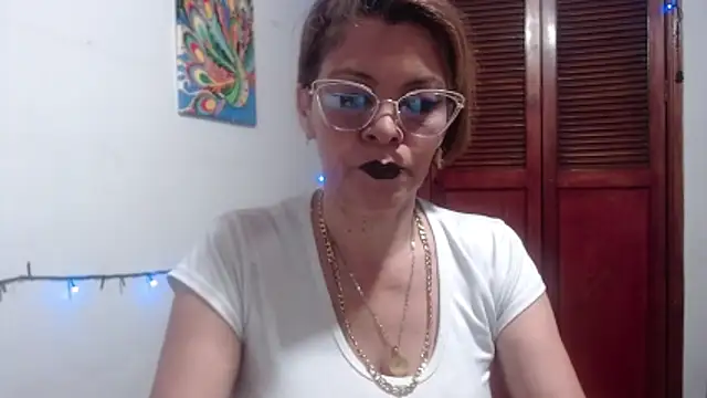 Snapshot of electra-mommy chatting on July 4, 11:05 am electra-mommy online show from July 4, 11:05 am