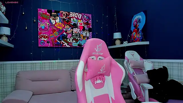 Snapshot of Angel_Sapphire_ chatting on December 19, 8:34 am Angel Sapphire online show from December 19, 8:34 am