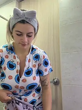 AtheneaRossi online show from February 25, 12:04 pm