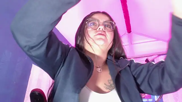 Snapshot of vitoria23_ chatting on July 15, 1:49 pm vitoria23 online show from July 15, 1:49 pm