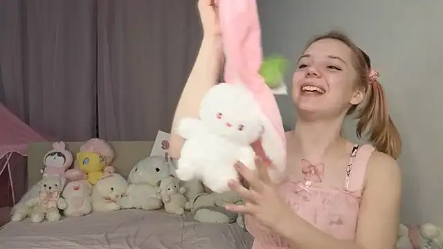 Snapshot of PrincessLittleKiki chatting on July 16, 8:04 pm PrincessLittleKiki online show from July 16, 8:04 pm