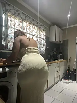 Snapshot of Bootyfulbarbiie chatting on February 22, 4:40 am Bootyfulbarbiie online show from February 22, 4:40 am