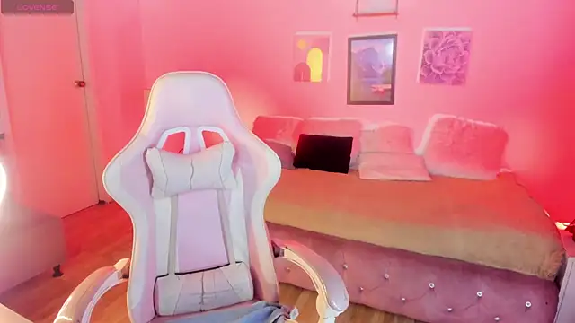 Aliciia cute1 online show from October 8, 9:45 pm