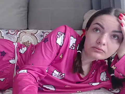  JustmeHere  online show from November 1, 9:00 am