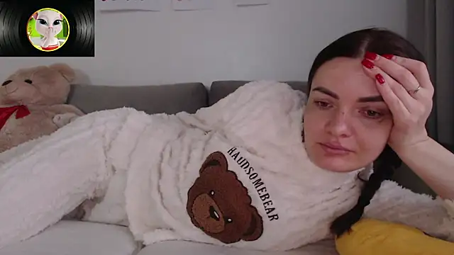  JustmeHere  online show from February 5, 8:30 am