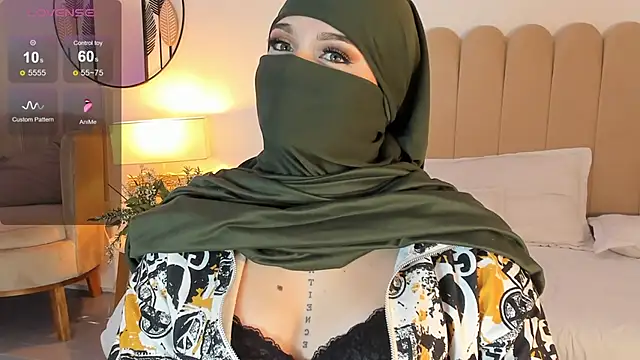 Snapshot of anna-henao chatting on February 18, 12:17 pm anna-henao online show from February 18, 12:17 pm