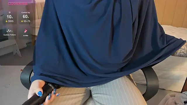 Snapshot of anna-henao chatting on March 4, 12:55 pm anna-henao online show from March 4, 12:55 pm