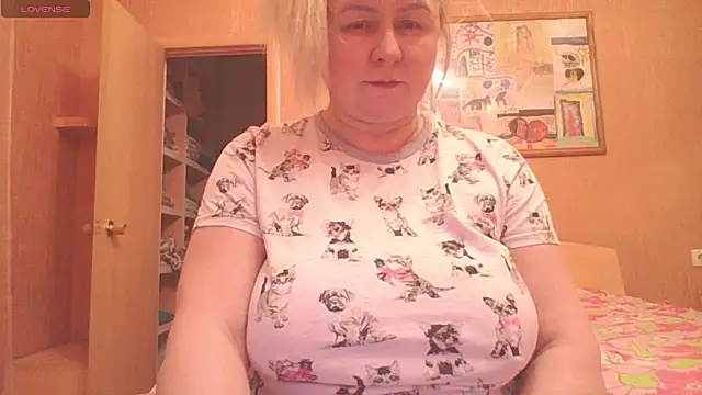 mira robinsonnn online show from February 28, 6:42 pm