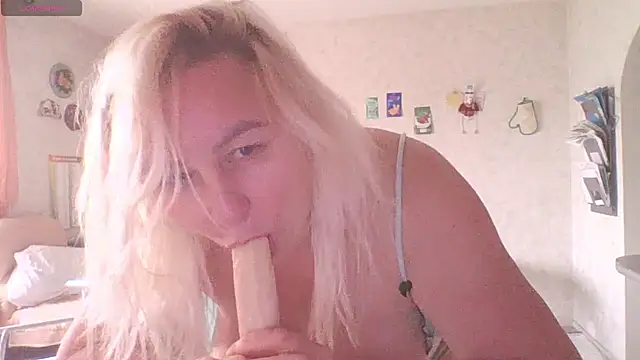 Snapshot of mira_robinsonnn chatting on May 12, 5:15 am mira robinsonnn online show from May 12, 5:15 am
